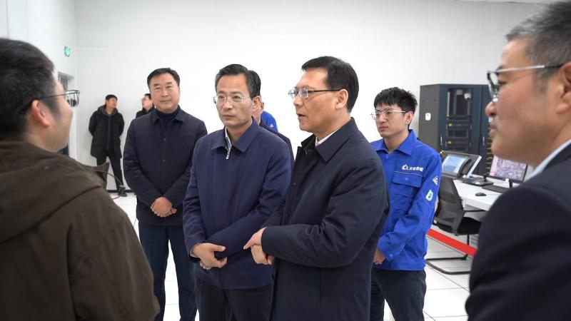 2025年2月12日，省工业和信息化厅党组书记、厅长冯克金一行来煤化工园区调研